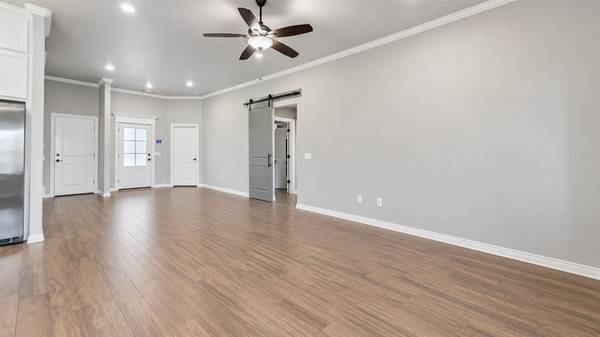 609 Side Track RD, Yukon, OK 73099