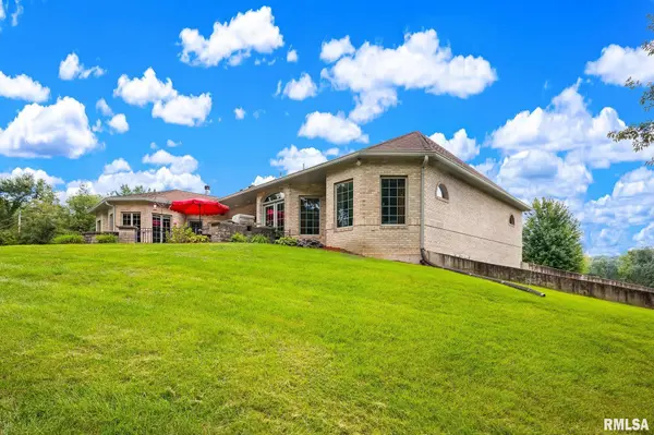 1064 Knox Rd 350 E, Galesburg, IL 61401