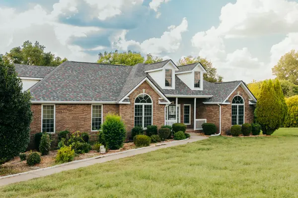 878 Countrywood Dr, Adams, TN 37010
