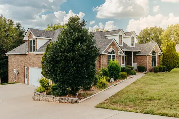 878 Countrywood Dr, Adams, TN 37010