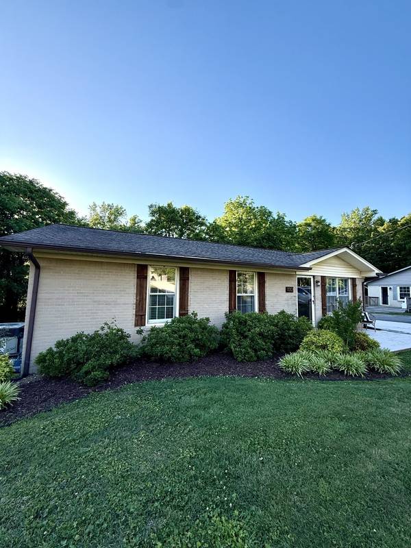 1003 Pine Cir, Lawrenceburg, TN 38464