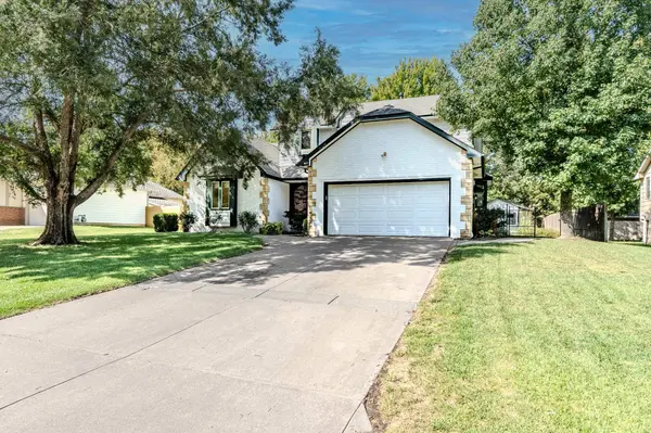 907 S Whippoorwill Rd, Derby, KS 67037