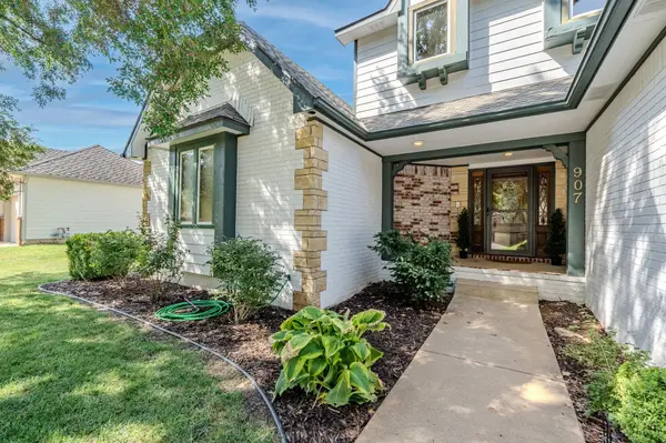 907 S Whippoorwill Rd, Derby, KS 67037