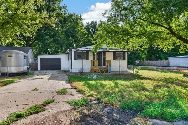 1520 Frankfort St, Winfield, KS 67156