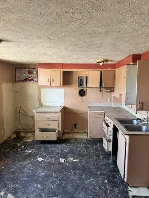 2326 N Jefferson AVE, Springfield, MO 65803