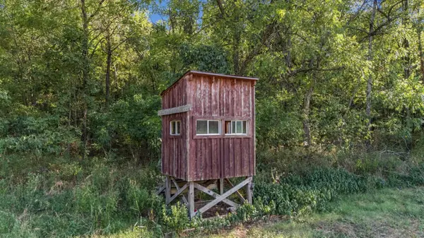 000 County Road 9160, Koshkonong, MO 65692