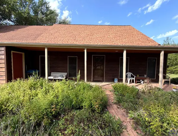 6121 NW Green Hills RD, Topeka, KS 66618
