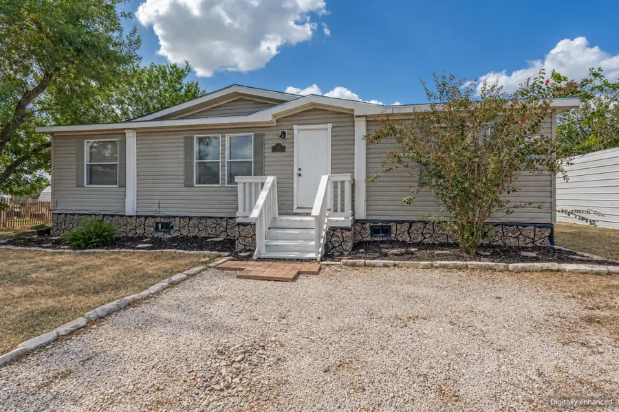 141 Davie LN, Marion, TX 78124
