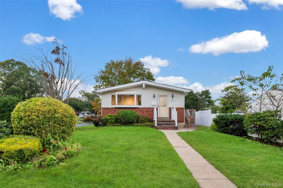 423 Westview AVE, Deer Park, NY 11729