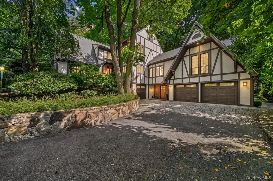 2 McGuire LN, Croton-on-hudson, NY 10520