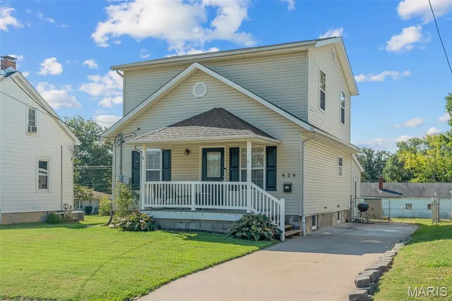 626 E 7th ST, Washington, MO 63090