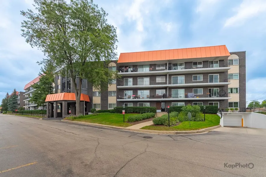 4949 Golf RD #105, Skokie, IL 60077