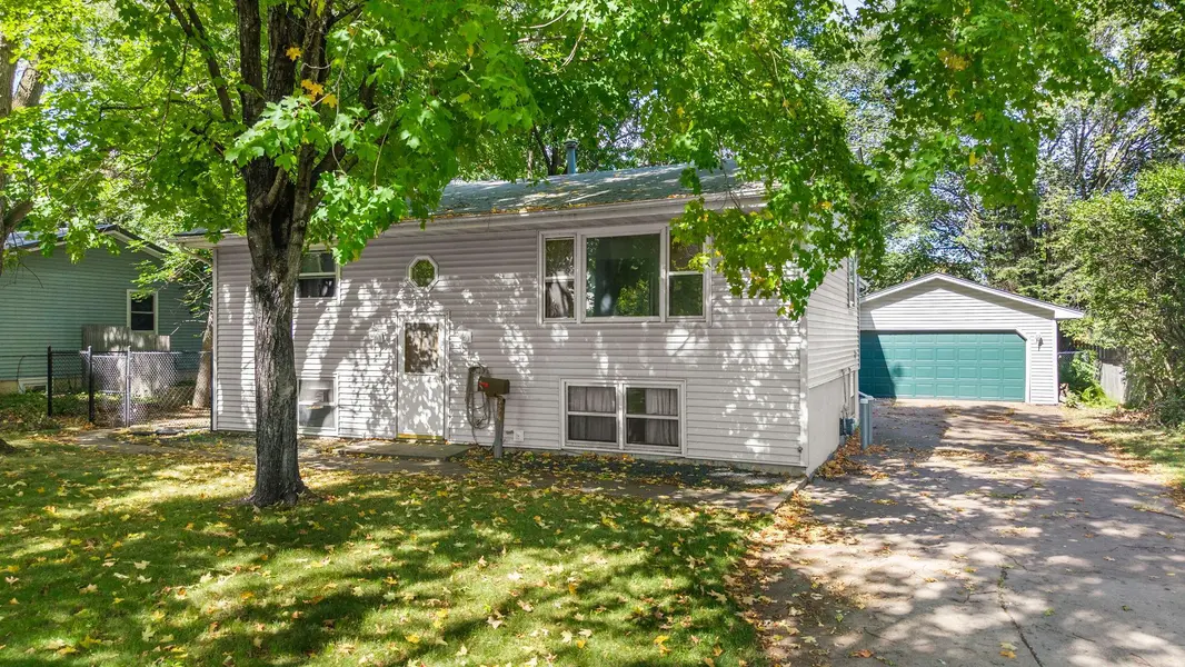 324 11th AVE SW, Cambridge, MN 55008