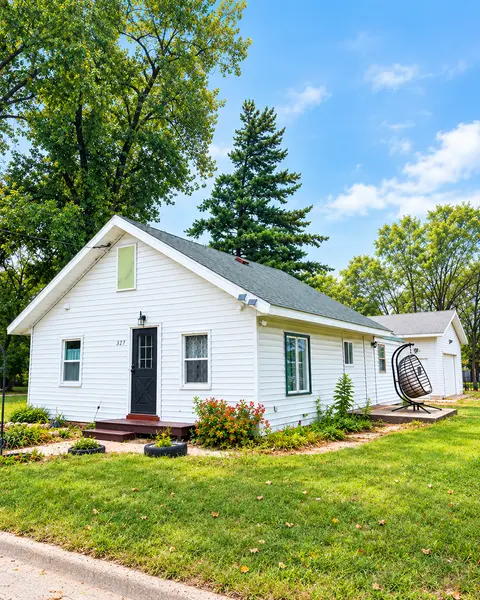 327 11th ST S, Sauk Rapids, MN 56379
