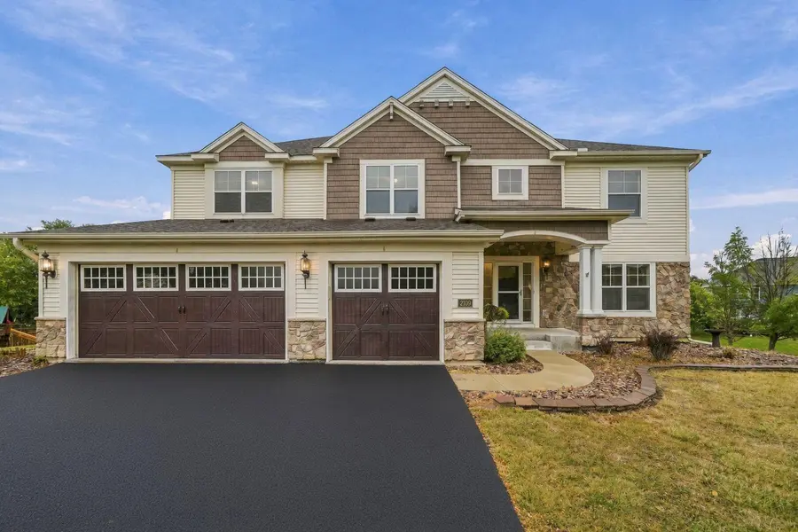 2109 Rockridge CIR, Shakopee, MN 55379