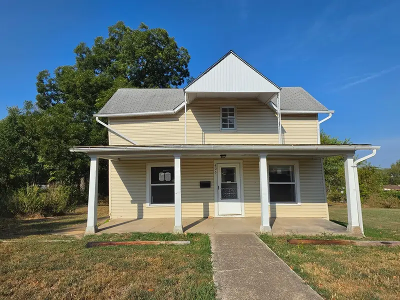 406 N Garfield ST, Willow Springs, MO 65793