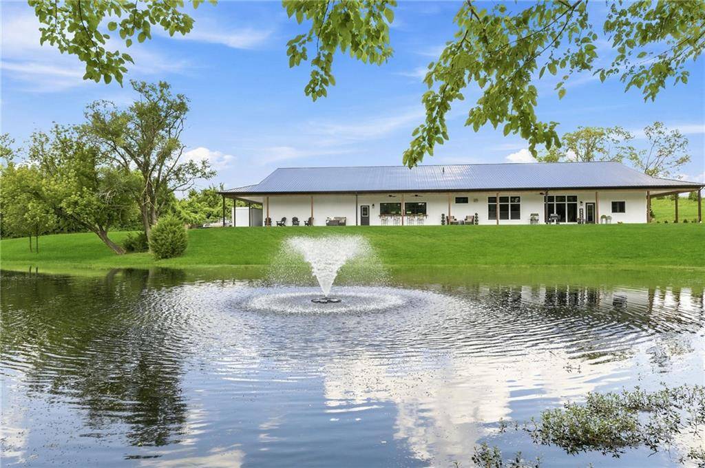 12820 NW Crooked RD, Parkville, MO 64152