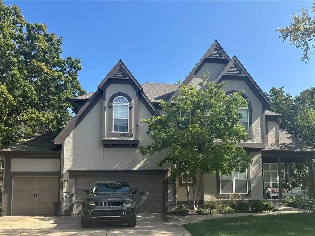 26413 W 111th TER, Olathe, KS 66061