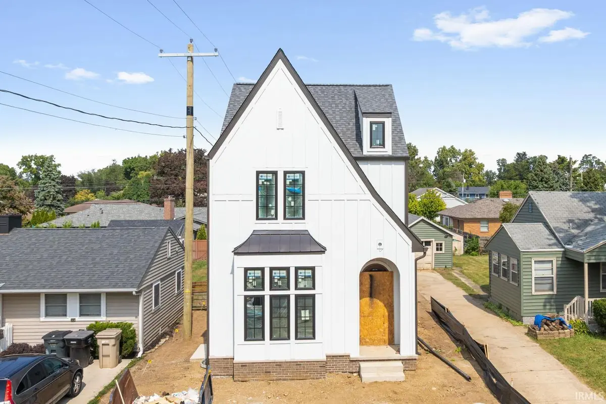 615 Napoleon ST, South Bend, IN 46617
