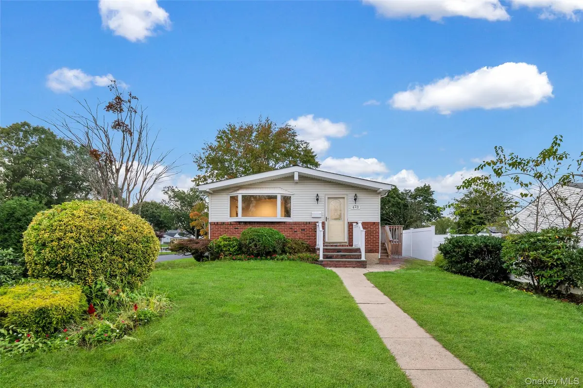 423 Westview AVE, Deer Park, NY 11729