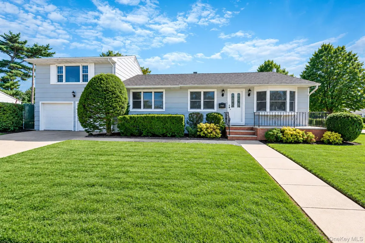 745 Anderson AVE, Franklin Square, NY 11010