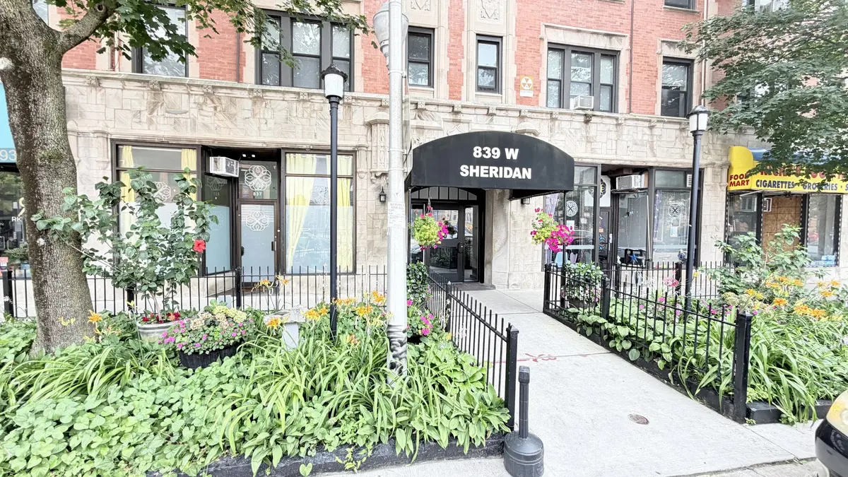 839 W Sheridan RD #221, Chicago, IL 60613