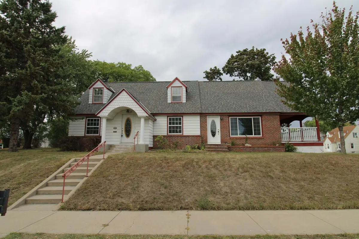 404 5th ST S, Sauk Centre, MN 56378