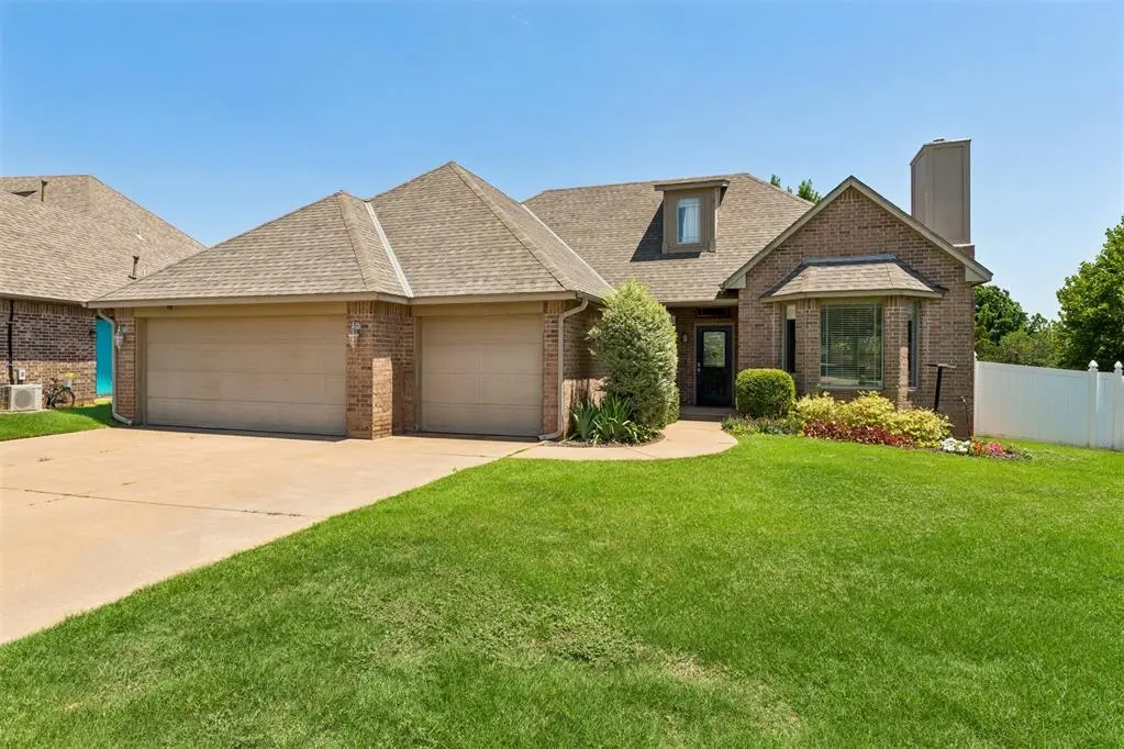 2214 Cedar Pointe CIR, Edmond, OK 73003