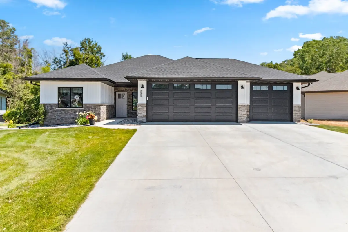 2685 CHAMBERS XING, Green Bay, WI 54313-8833