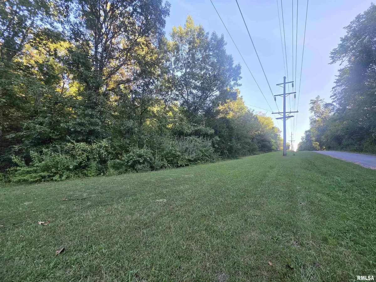 000 Dwina RD, Marion, IL 62959