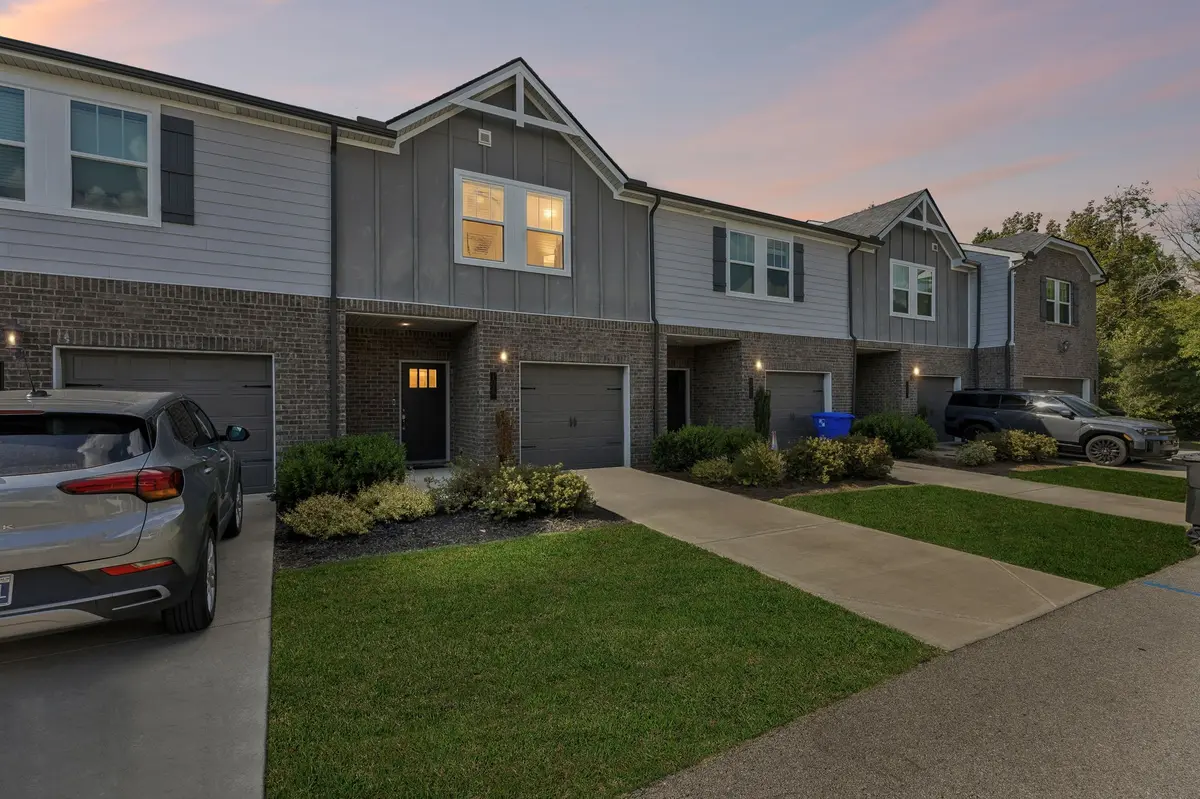 1017 McKee Ct, Columbia, TN 38401