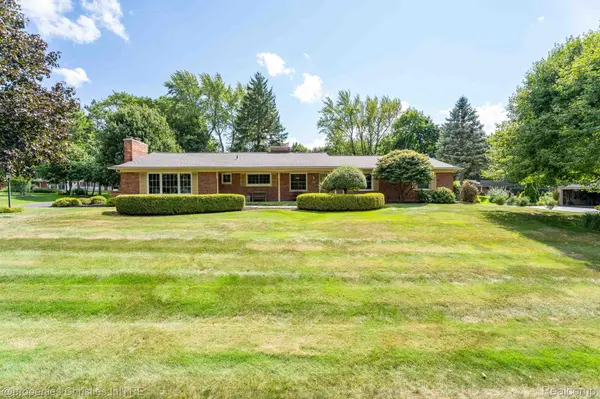 932 S Reading RD, Bloomfield Hills, MI 48304