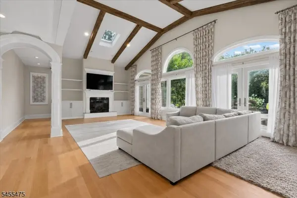412 Valley View Ave, Paramus Boro, NJ 07652