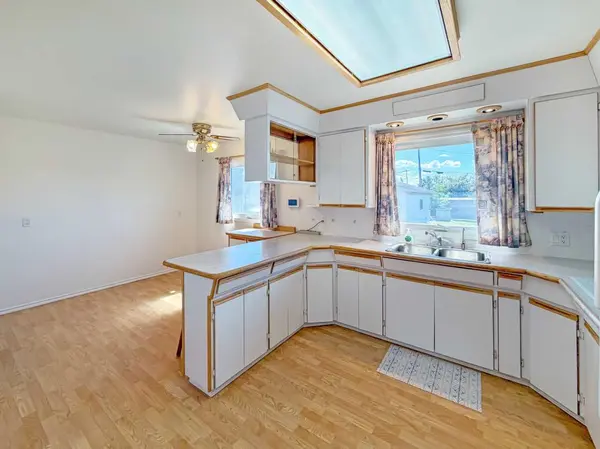 3 2 AVE SW, Falher, AB T0H 1M0
