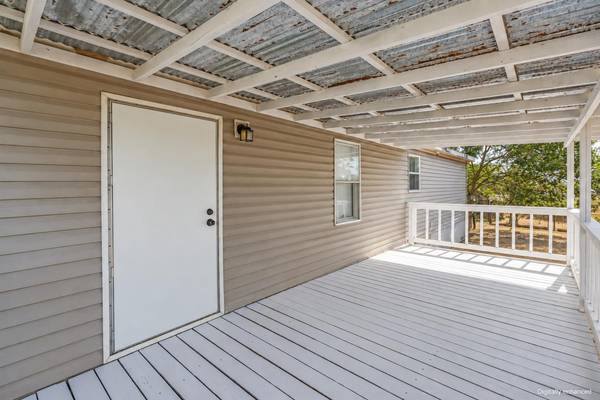 141 Davie LN, Marion, TX 78124