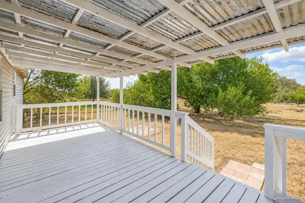 141 Davie LN, Marion, TX 78124
