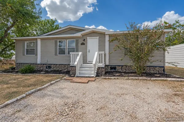 141 Davie LN, Marion, TX 78124