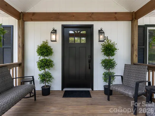 21 W Chapel RD, Asheville, NC 28803