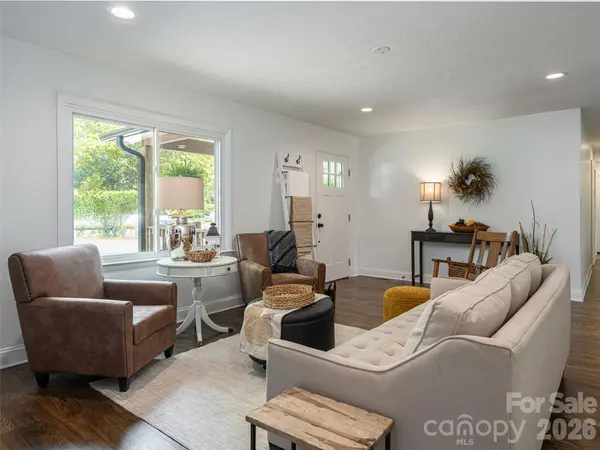 21 W Chapel RD, Asheville, NC 28803