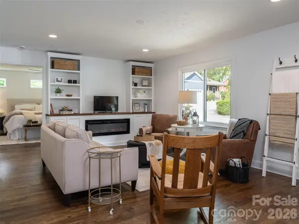 21 W Chapel RD, Asheville, NC 28803