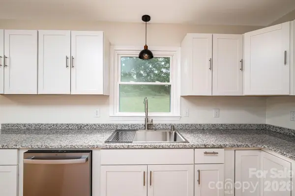 1081 Redleaf TRL, Lincolnton, NC 28092