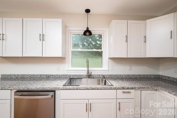 1081 Redleaf TRL, Lincolnton, NC 28092