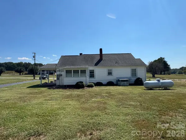 2709 Murray RD, State Road, NC 28676