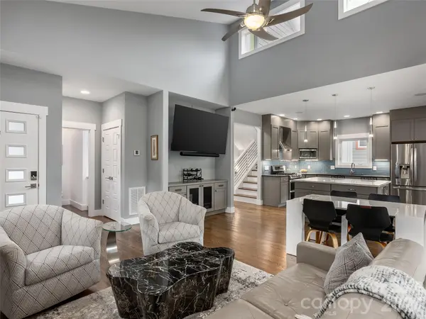 10 Birdhouse ROW, Asheville, NC 28801