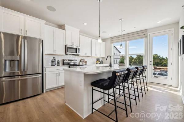 2021 Hawksworth LN, Charlotte, NC 28262