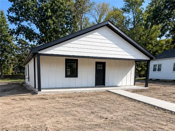612 W Pine ST, Butler, MO 64730