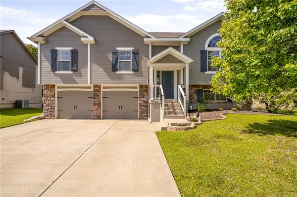 9025 SW 10th ST, Blue Springs, MO 64064