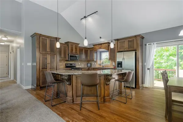 9025 SW 10th ST, Blue Springs, MO 64064