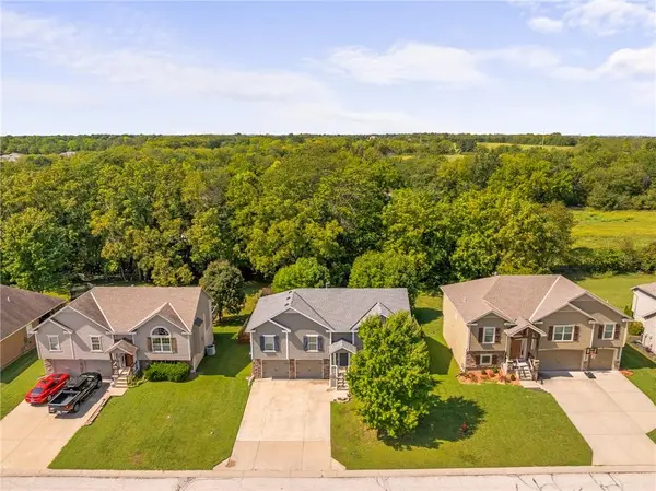 9025 SW 10th ST, Blue Springs, MO 64064