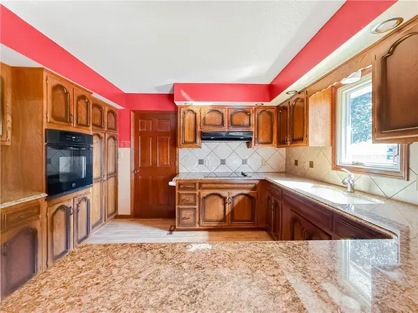 1113 Elm ST, Higginsville, MO 64037